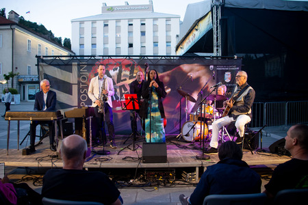 Lori Williams & Band 17.7 (11)